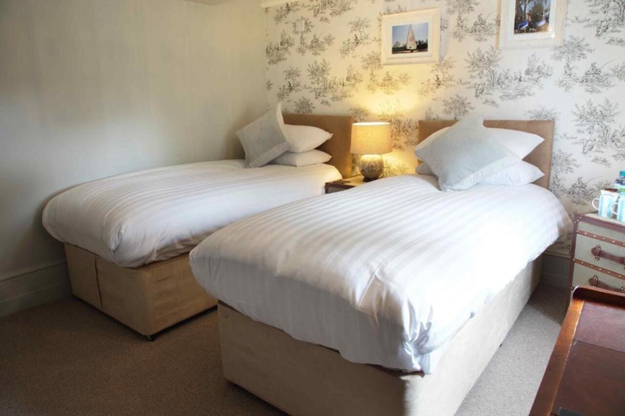 Flower Pot Hotel Sunbury-on-Thames Esterno foto