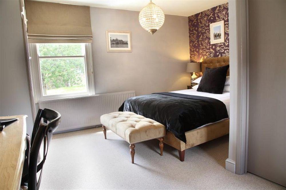 Flower Pot Hotel Sunbury-on-Thames Esterno foto
