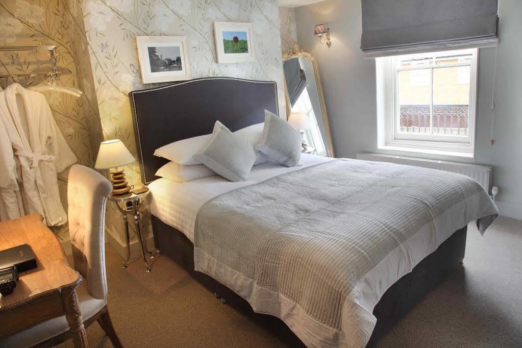 Flower Pot Hotel Sunbury-on-Thames Esterno foto